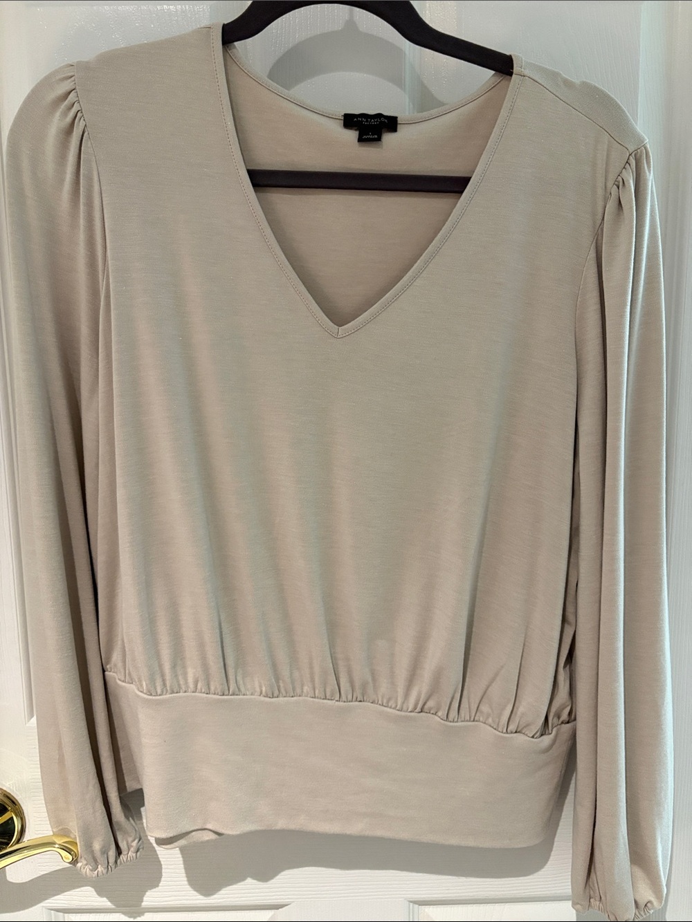 Ann Taylor Factory V-Neck Long Sleeve Top in Light Taupe